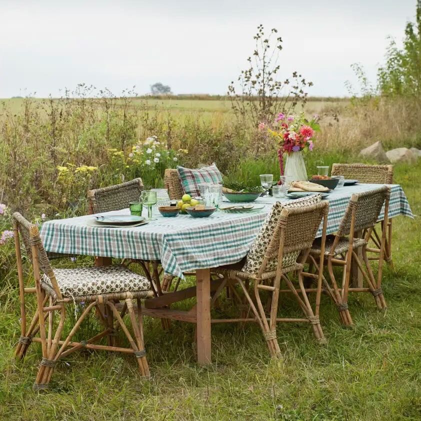 From House to Home: Creating a Warm Summer Atmosphere with Natural Materials