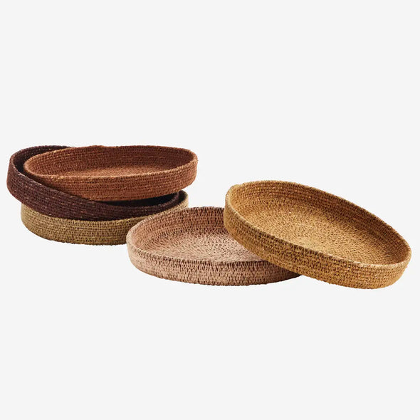 Madam Stoltz seagrass tray round earth tones