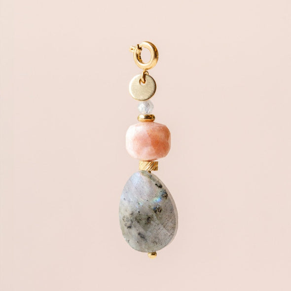 charming pendant with gemstone oval
Muja Juma