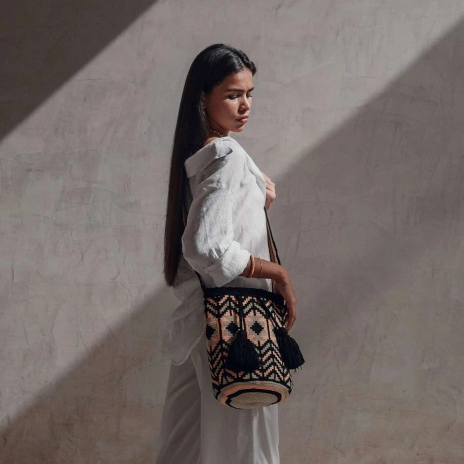 Wayuu bag crossbody black grey pink L