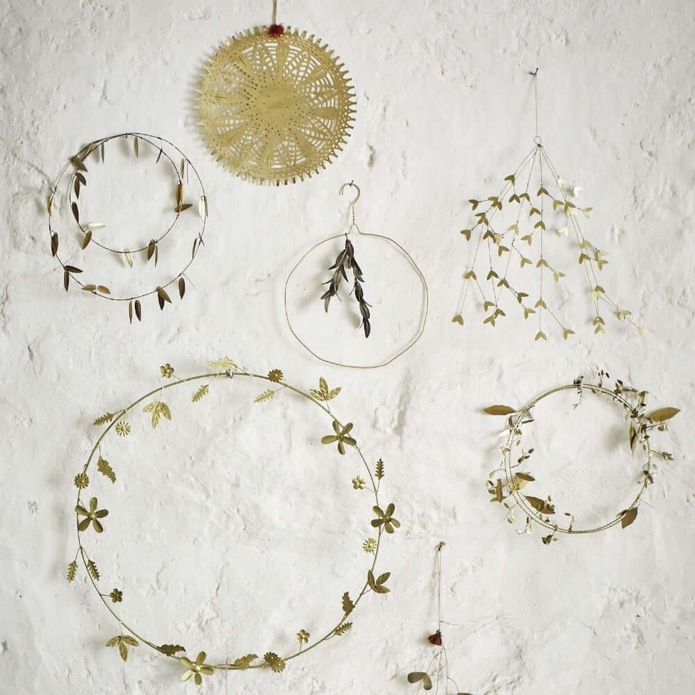 Madam Stoltz iron mistletoe Christmas xmas decor