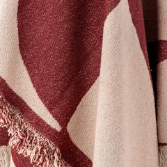 Olica throw Bloomingville burgundy close up
