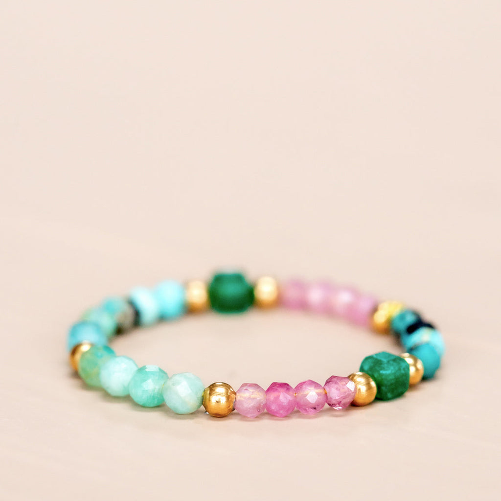 Elastic ring with gemstones blue and pink gems