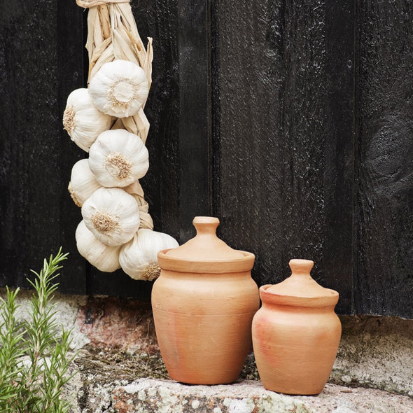 terracotta jar w/ lid Madam Stoltz