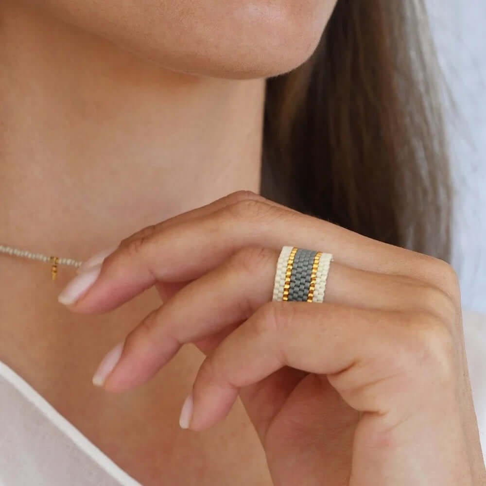 Sidai Designs wide woven ring grey beads Maasai handgeweven kralen ring fairtrade