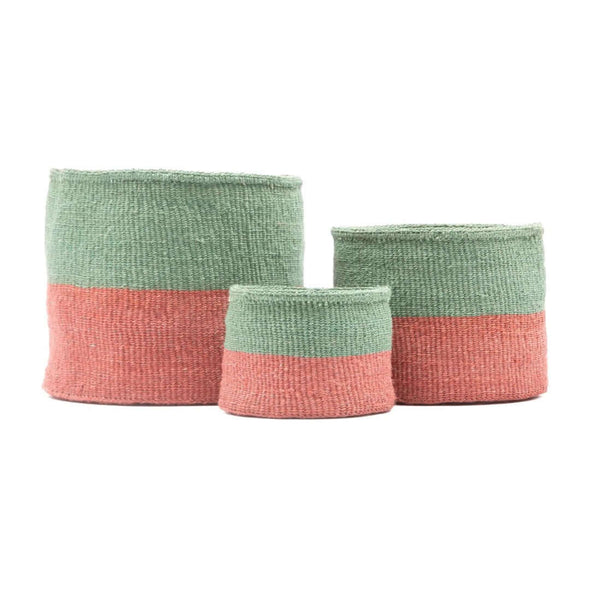 The Basket Room Cheo colourblock baskets handwoven sisal green coral mand Kenia handgemaakt fairtrade groen rood