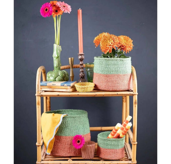 The Basket Room Cheo colourblock baskets handwoven sisal green coral mand Kenia handgemaakt fairtrade groen rood