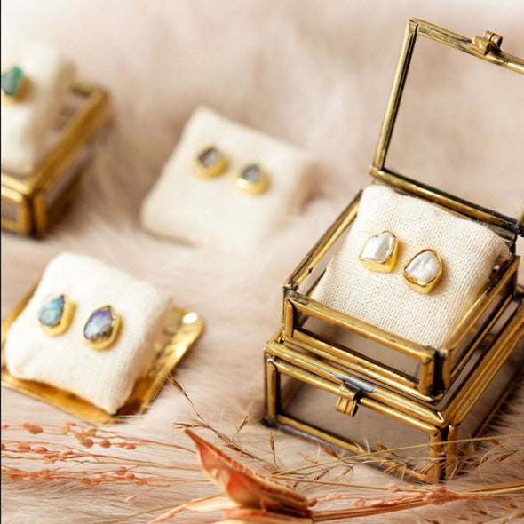 Muja Juma birthstone earrings gems birth month geboortesteen oorbellen