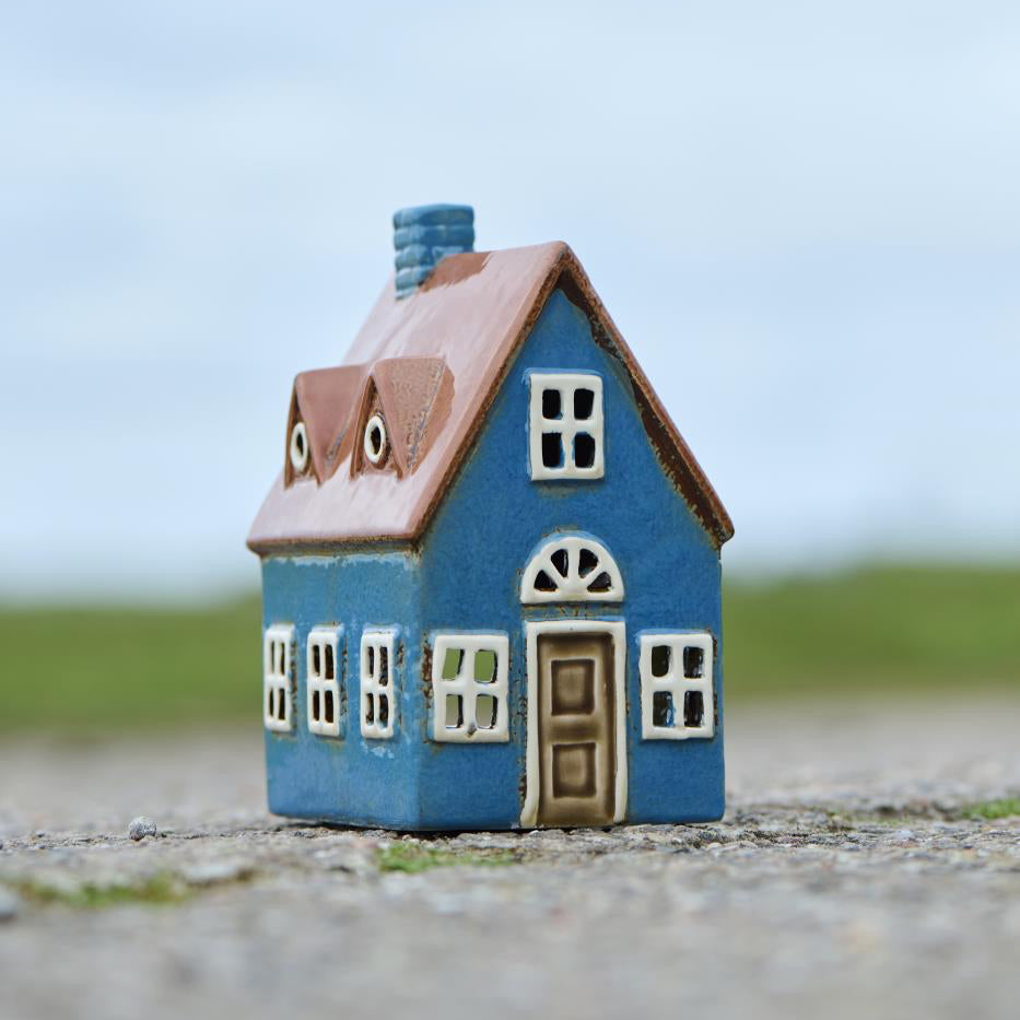 Ceramic house Ib Laursen blue and brown door 27657-13