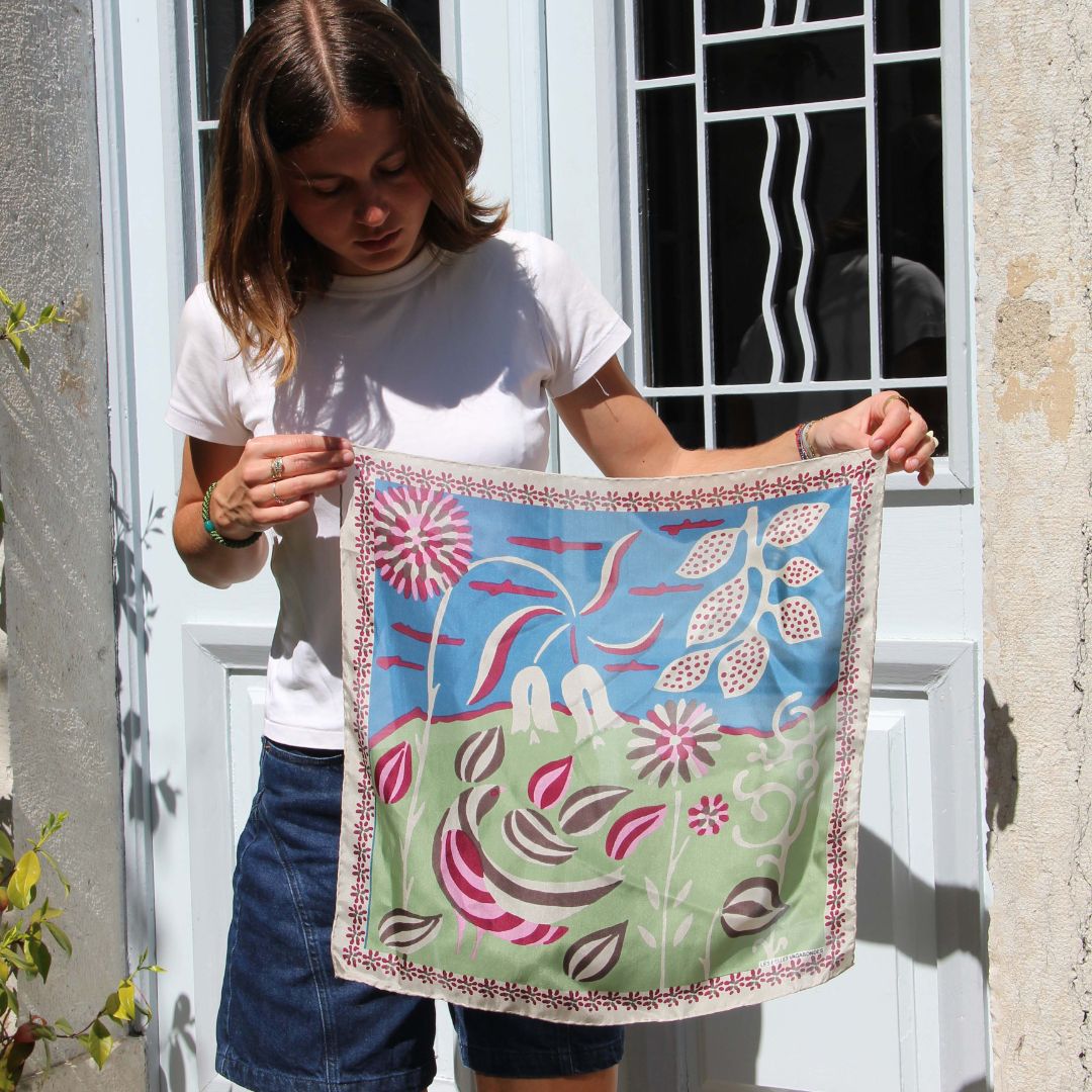 Les Belles Vagabondes Silk Scarf Mini Birdy Beige Model