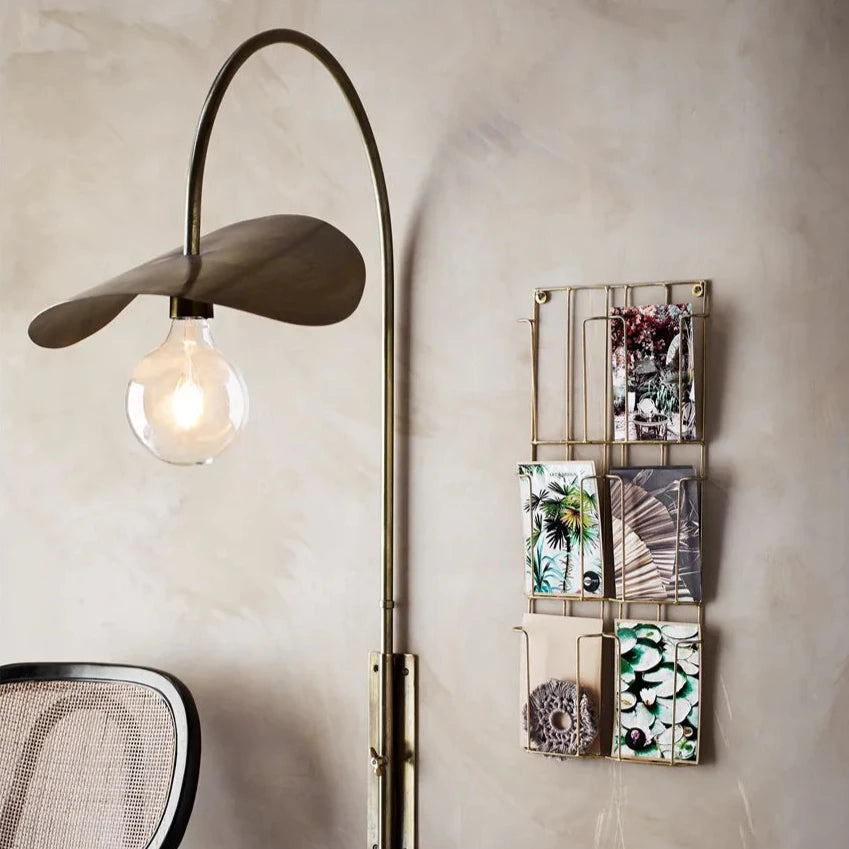 Madam Stoltz große Eisenwandlampe