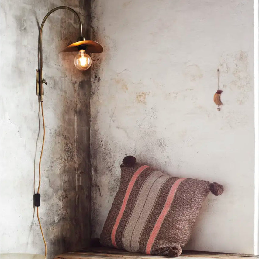 Madam Stoltz iron wall lamp M