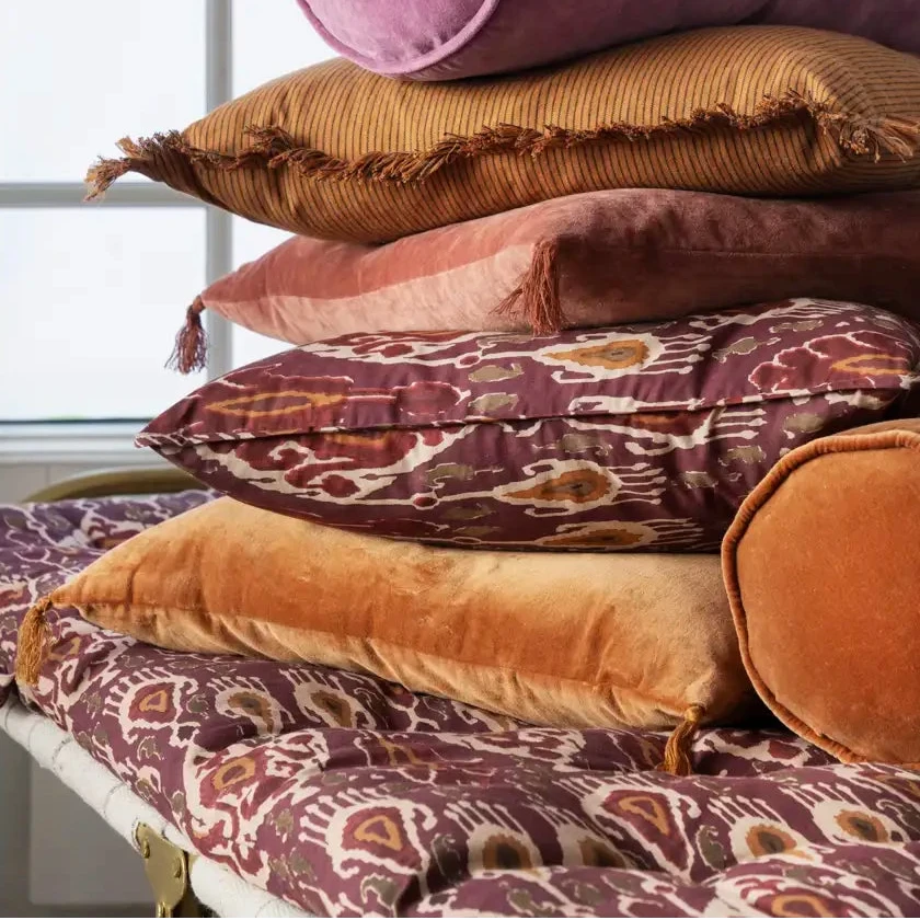 Madam Stoltz orange purple interior
