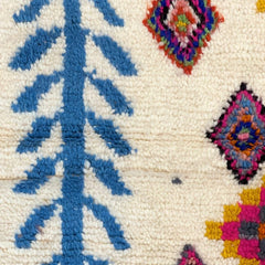 Ourika rug Souk in the City Morocco hand knotted unique kleed Marokko