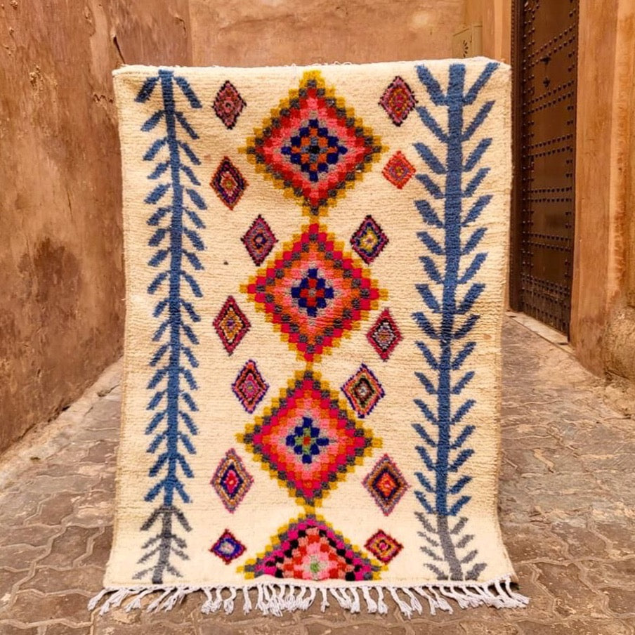 Ourika rug Souk in the City Morocco hand knotted unique kleed Marokko