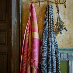 Ugento throw blanket green Bloomingville on hook