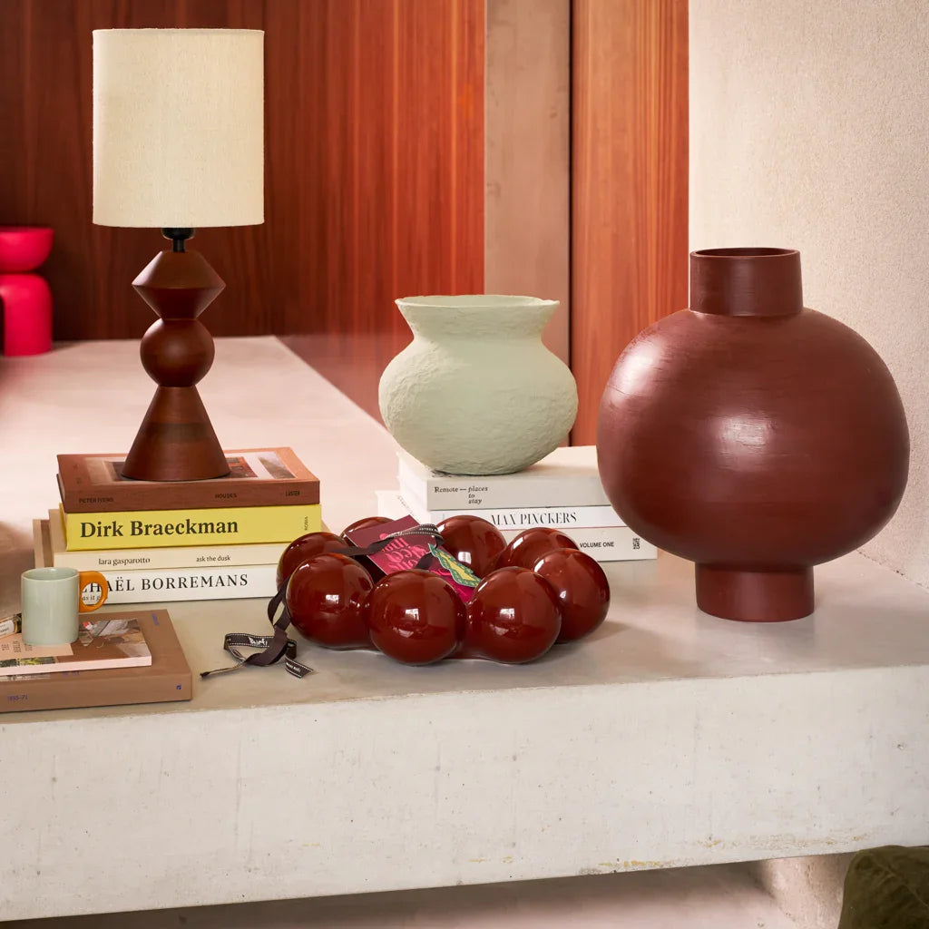 aune vase in the colour tea green