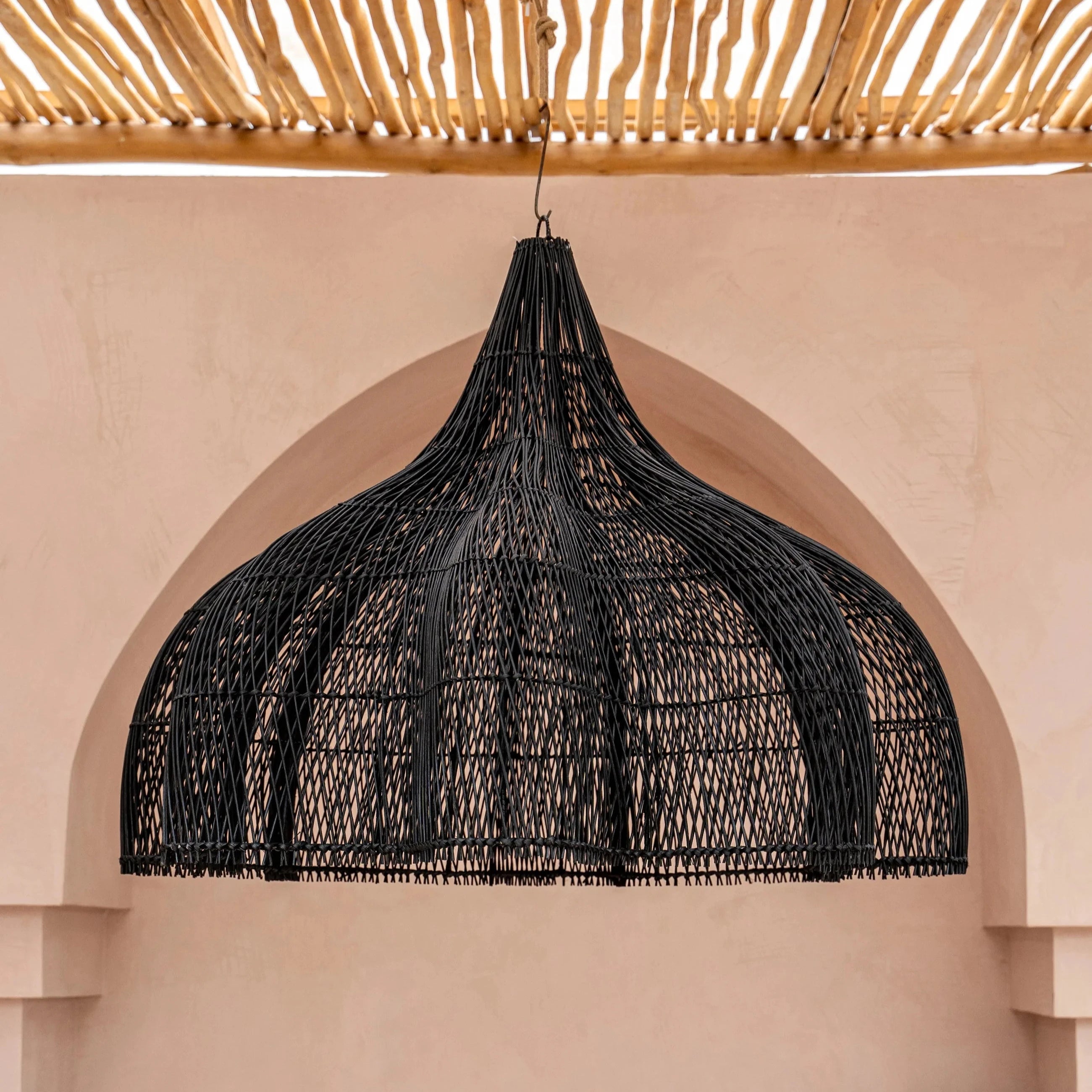 bazar Bizar black whipped rattan lamp