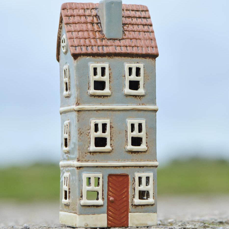 ceramic house Ib Laursen grey rust door