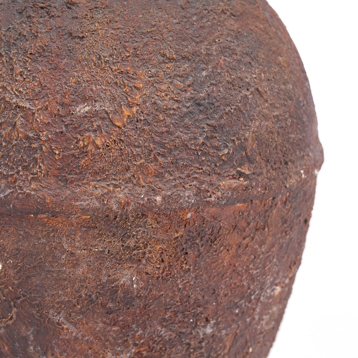 Bazar Bizar Amphora Rustica burgundy vase close up