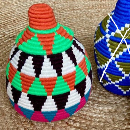 Berber basket mand berbermand Marokko colourful kleurrijk small Souk in the City