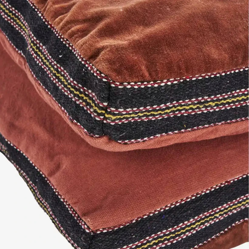 Madam Stoltz cotton velvet mattress burnt red close-up