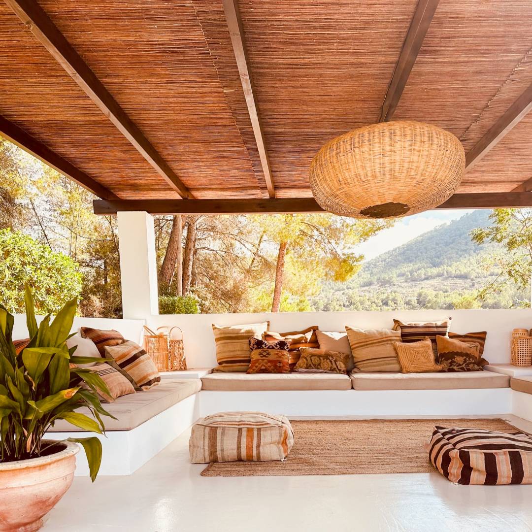 Kilim Kissen Poufs Streifen handgefertigt Türkei Außenbereich