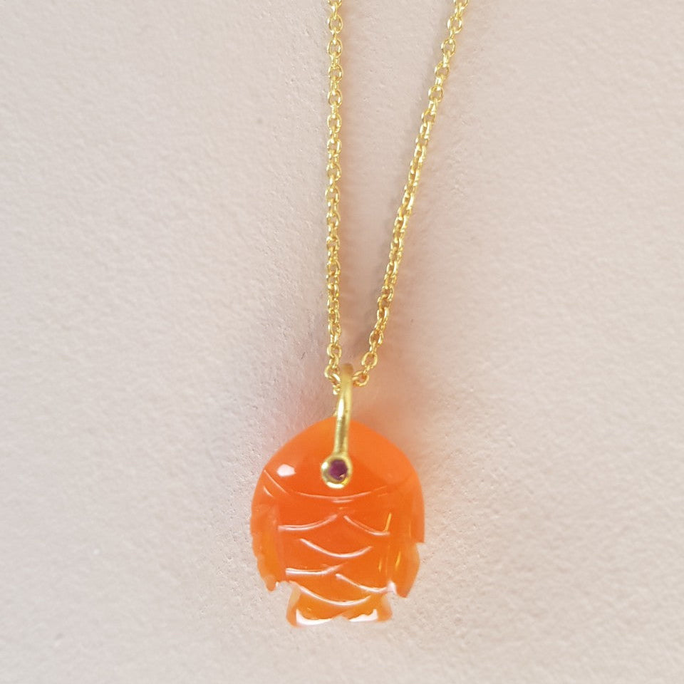 Muja Juma collier with red agate fish pendant 