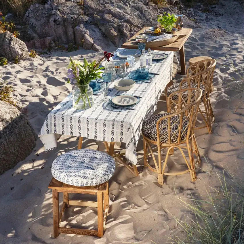 outdoor garden seating Madam Stoltz styling