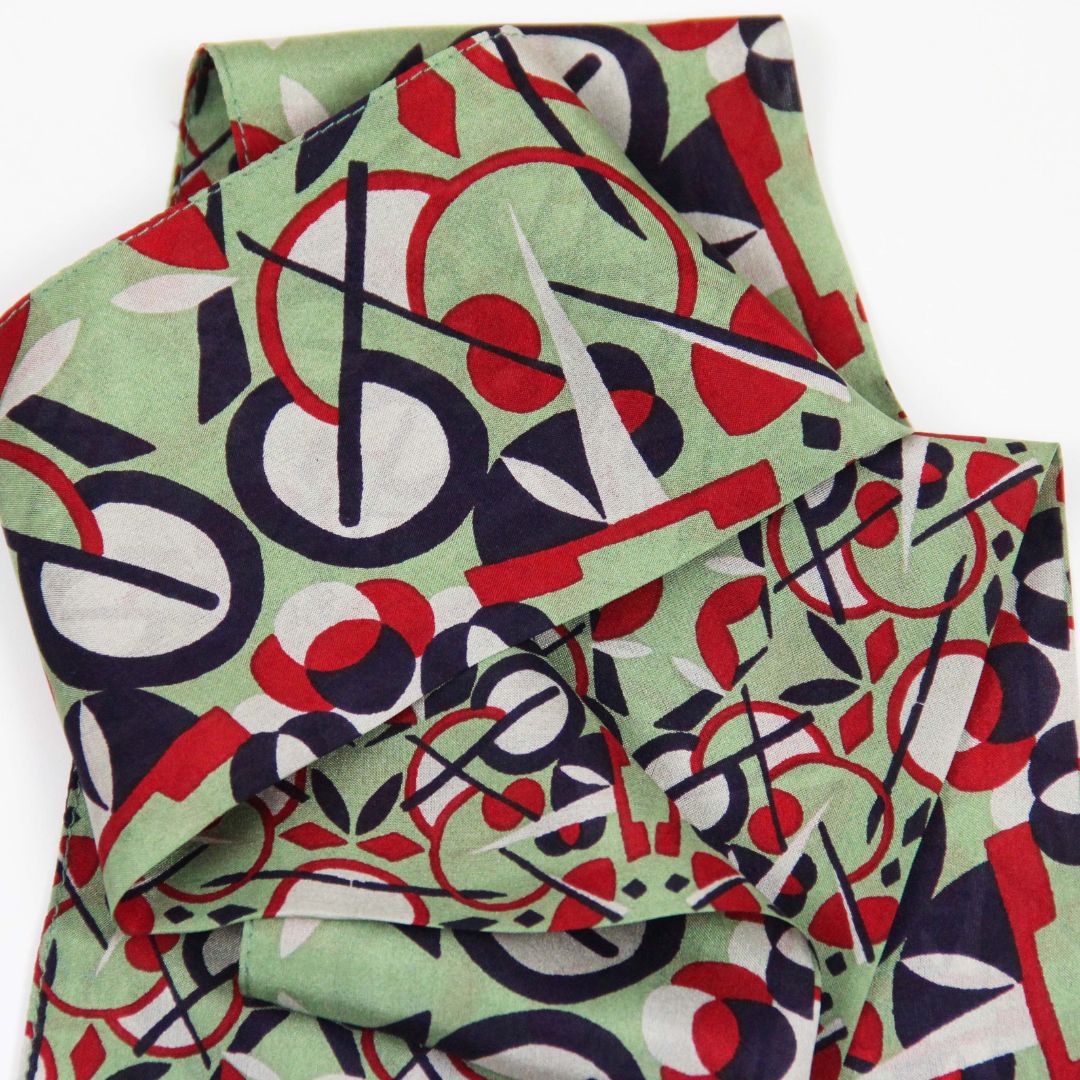 Les Belles Vagabondes Silk Twilly Big Ben Bordeaux Close Up