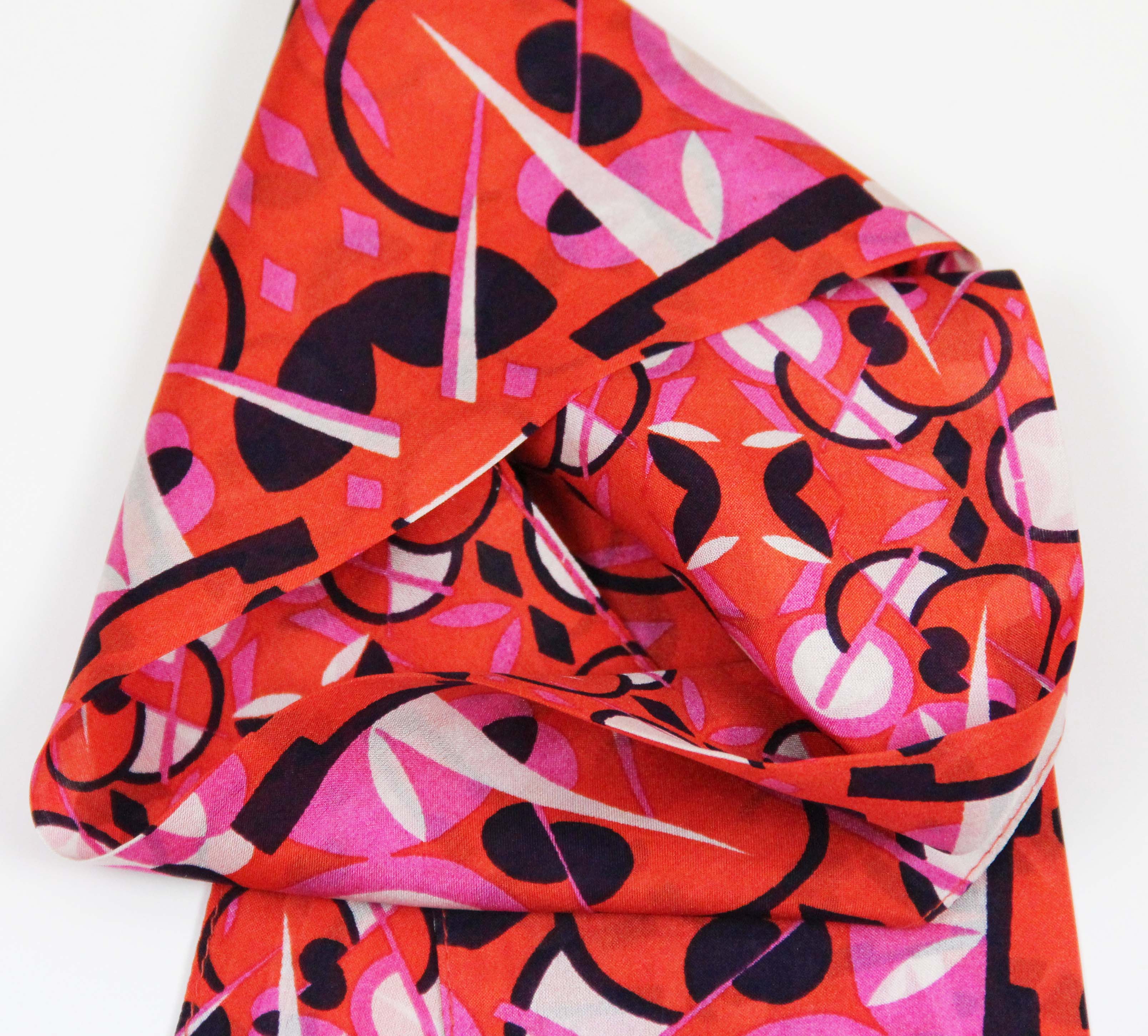 Les Belles Vagabondes Silk Twilly Big Ben Fuchsia Close Up