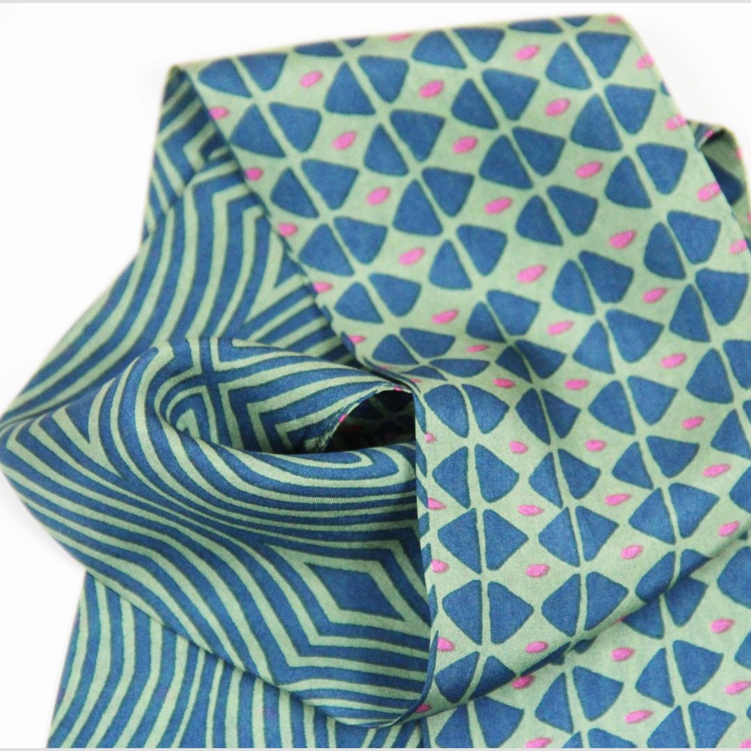 Les Belles Vagabondes Silk Twilly Calypso Marine Close Up
