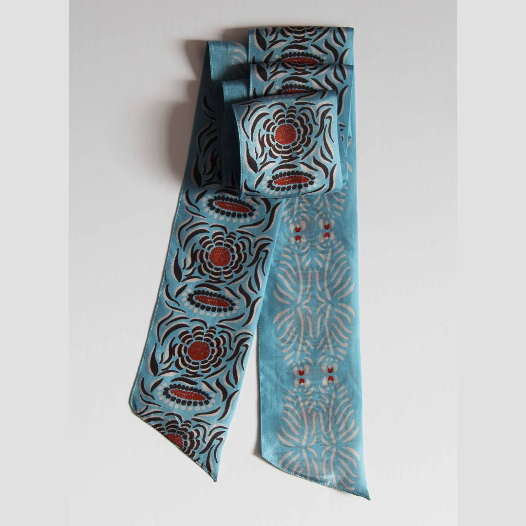 Les Belles Vagabondes Silk Twilly Camelia Blue
