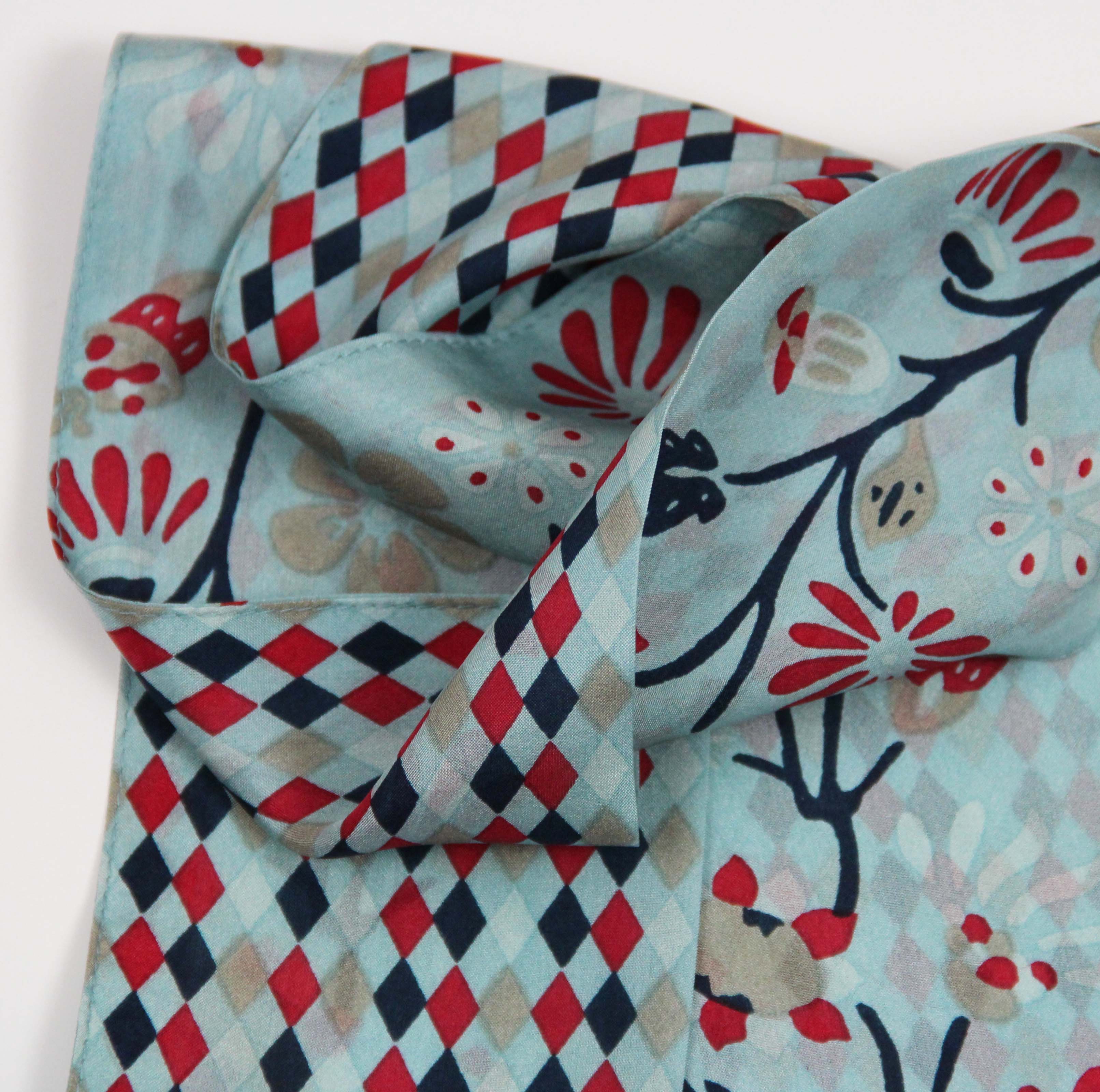 Les Belles Vagabondes Silk Twilly Scarlett Close Up
