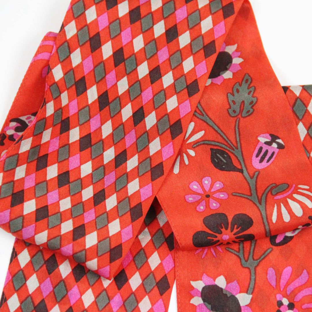 Les Belles Vagabondes Silk Twilly Scarlett Orange Close Up