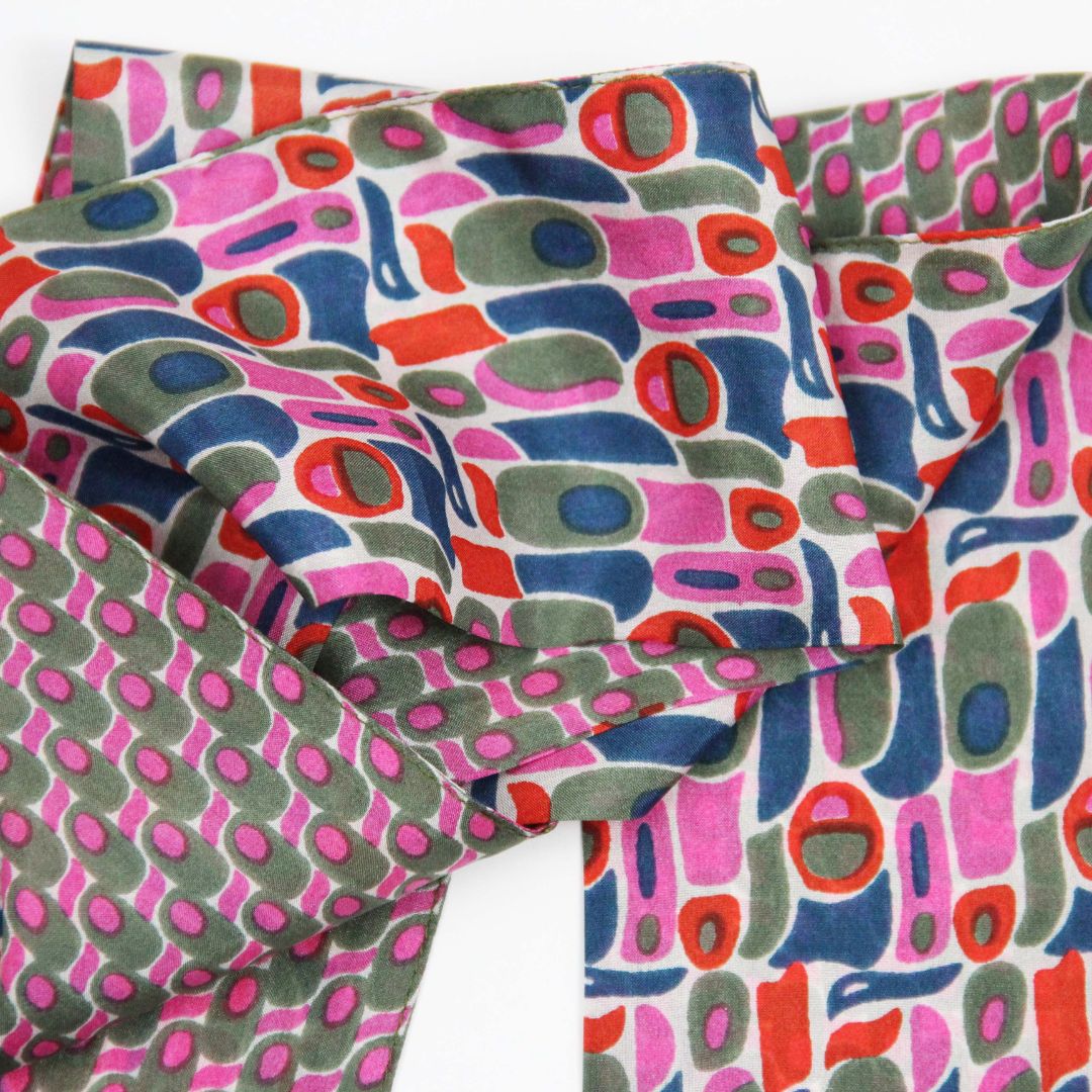 Les Belles Vagabondes Silk Twilly Vibrato Fuchsia Close Up