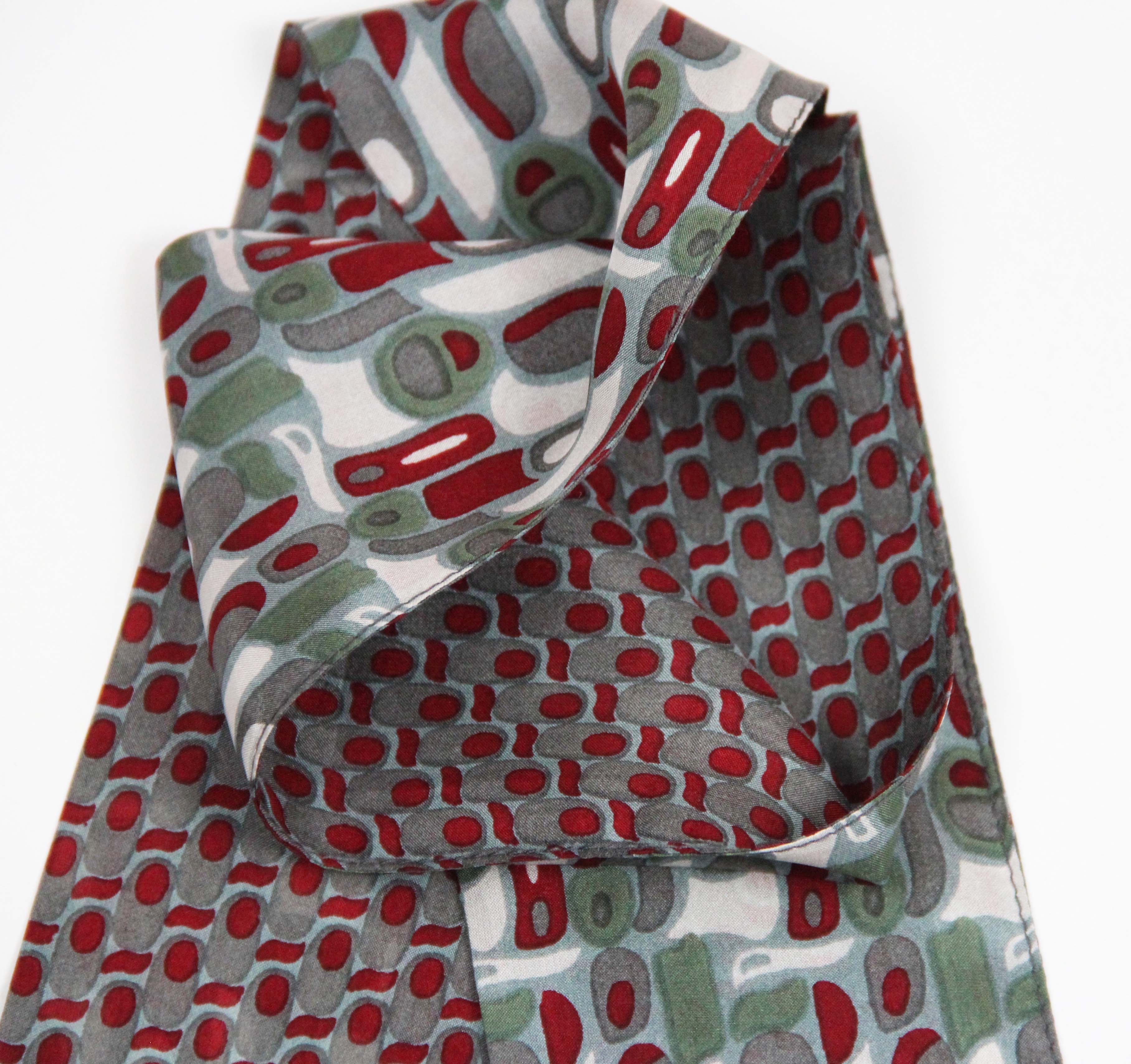 Les Belles Vagabondes Silk Twilly Vibrato Bordeaux Close Up