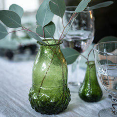 small vase recycled glass green groen klein vaasje gerecycled glas de Weldaad