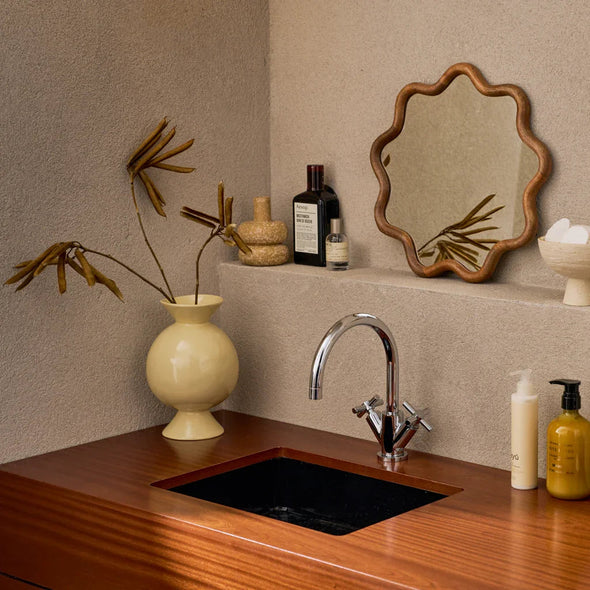 vase kudos used in bathroom for decor