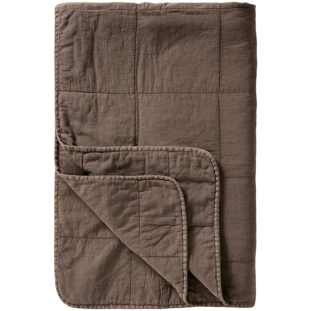Brown quilted blanket Ib Laursen soil