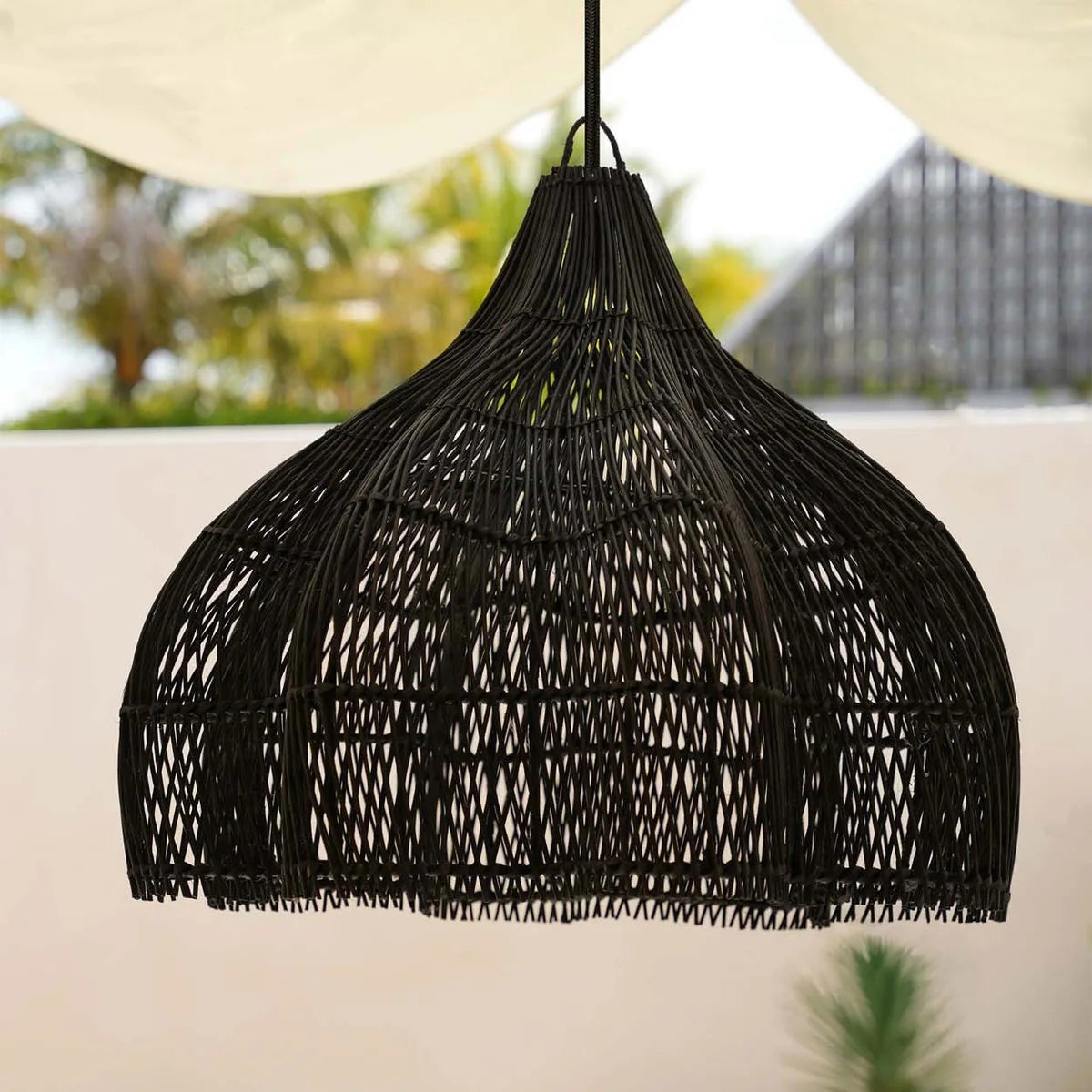 bazar Bizar black whipped rattan lamp M