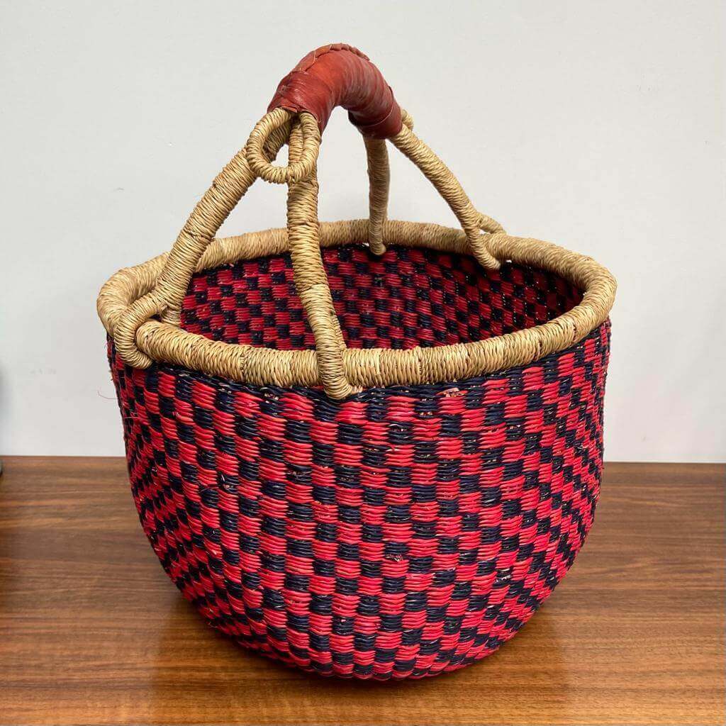 Bolga basket Gone Arty Afrikaanse mand Fairtrade handgemaakt handvat African basket red leather handle rood