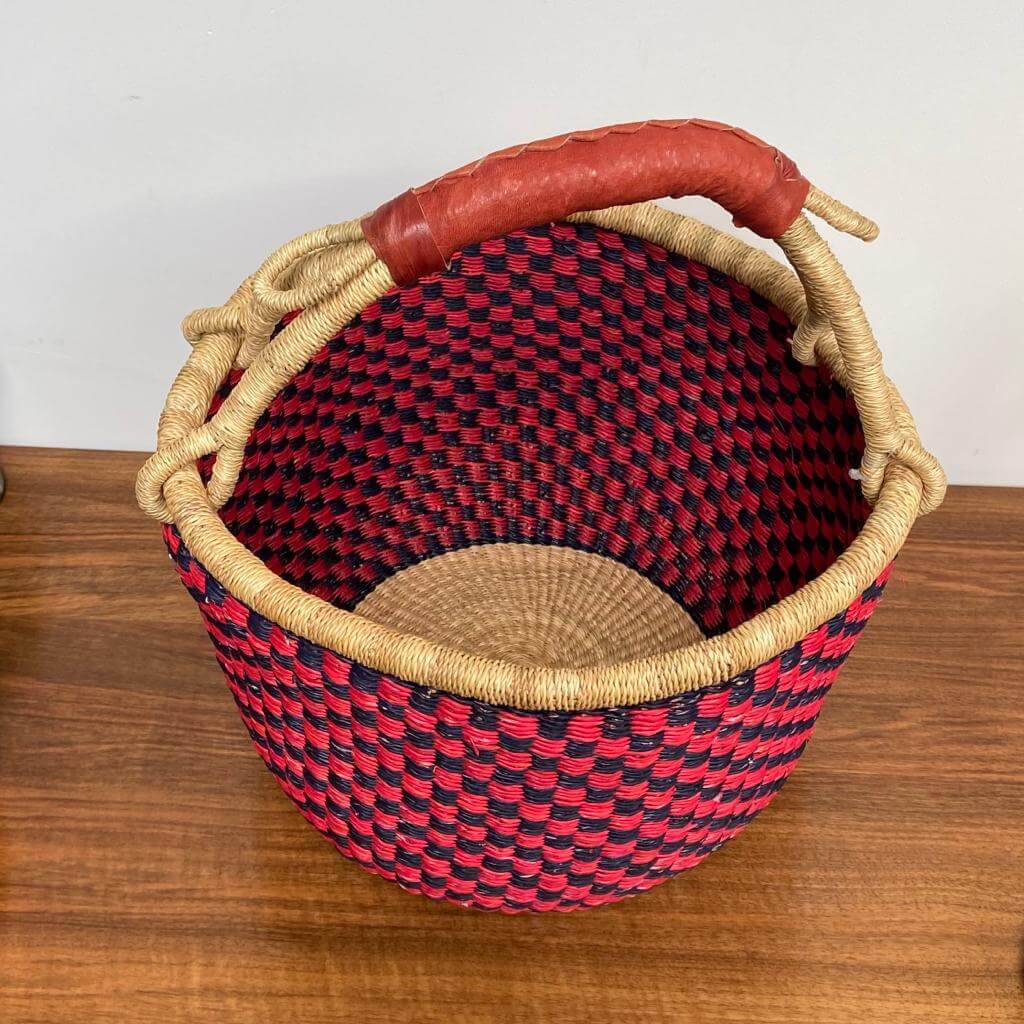 Bolga basket Gone Arty Afrikaanse mand Fairtrade handgemaakt handvat African basket red leather handle rood