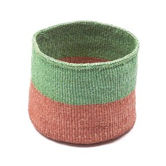The Basket Room Cheo colourblock baskets handwoven sisal green coral mand Kenia handgemaakt fairtrade groen rood