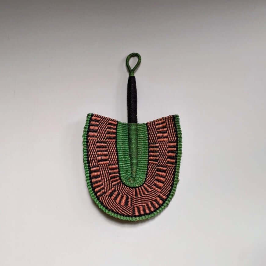 Bolga fan waaier handgeweven olifantsgras Bolgatanga PaiPai Sankore Afrika elephant grass groen roze