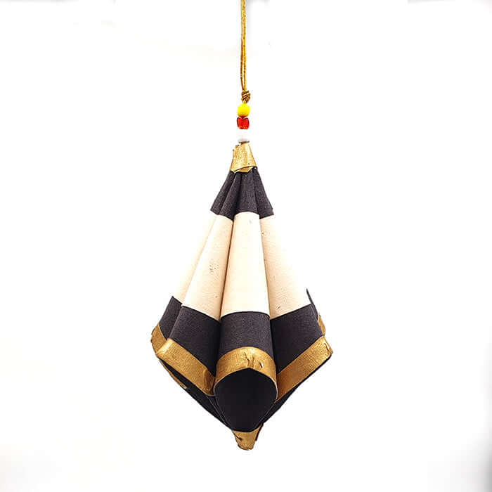 kersthangers papier zwart goud Anna Nera cone paper fairtrade Christmas ornament