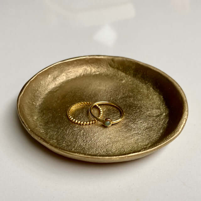 Muja Juma goudkleurige ring met steentje groen blauw vergulde ringen zilver uniek kado voor haar 52 54 cm