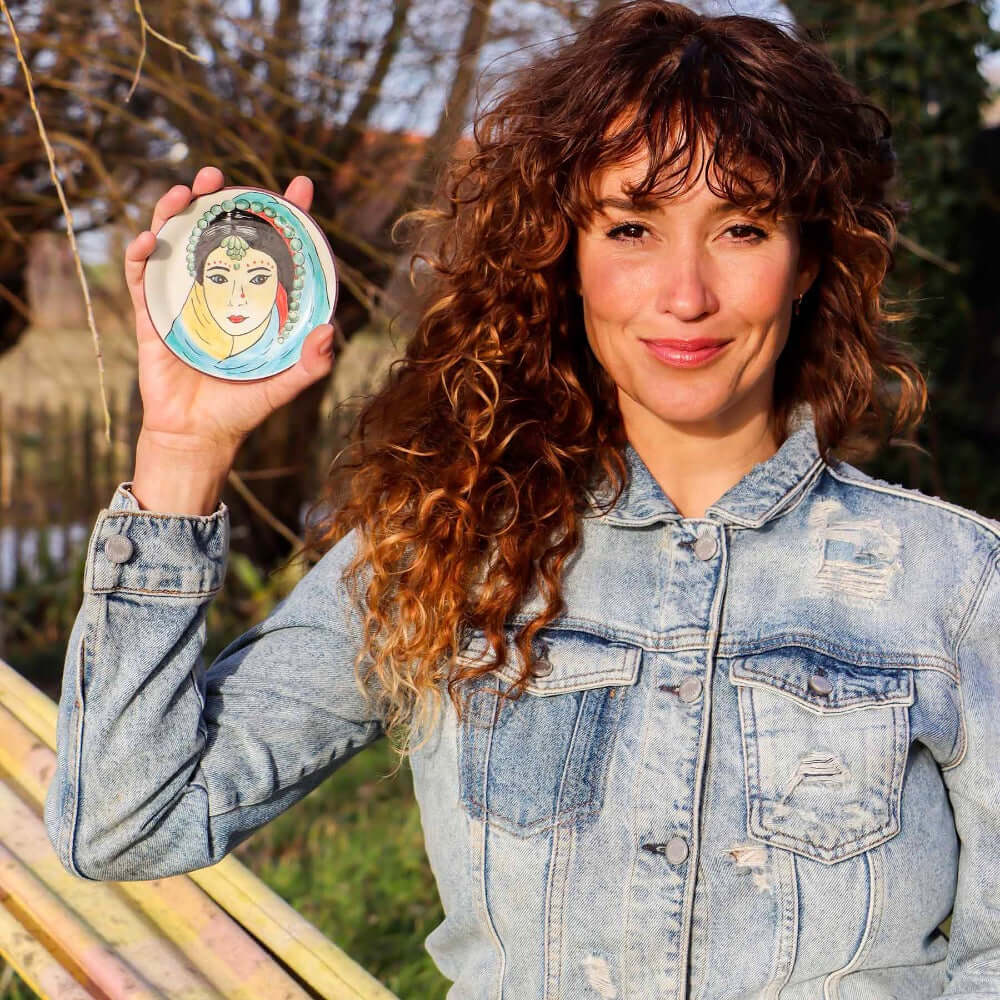 Women of the world dish 11 cm Return to Sender Katja Schuurman