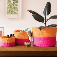 The Basket Room Kali colourblock neon pink orange roze oranje mand sisal fair handgemaakt Kenya