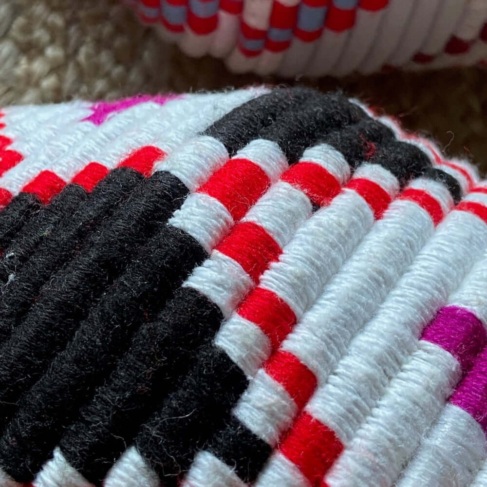 Berber basket mand berbermand Marokko colourful kleurrijk small Souk in the City